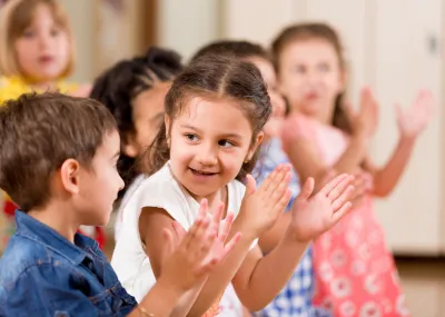 children clapping